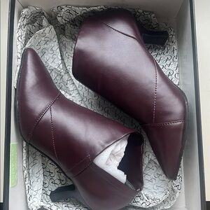 Adrianna Papell Hayes Pump in Merlot